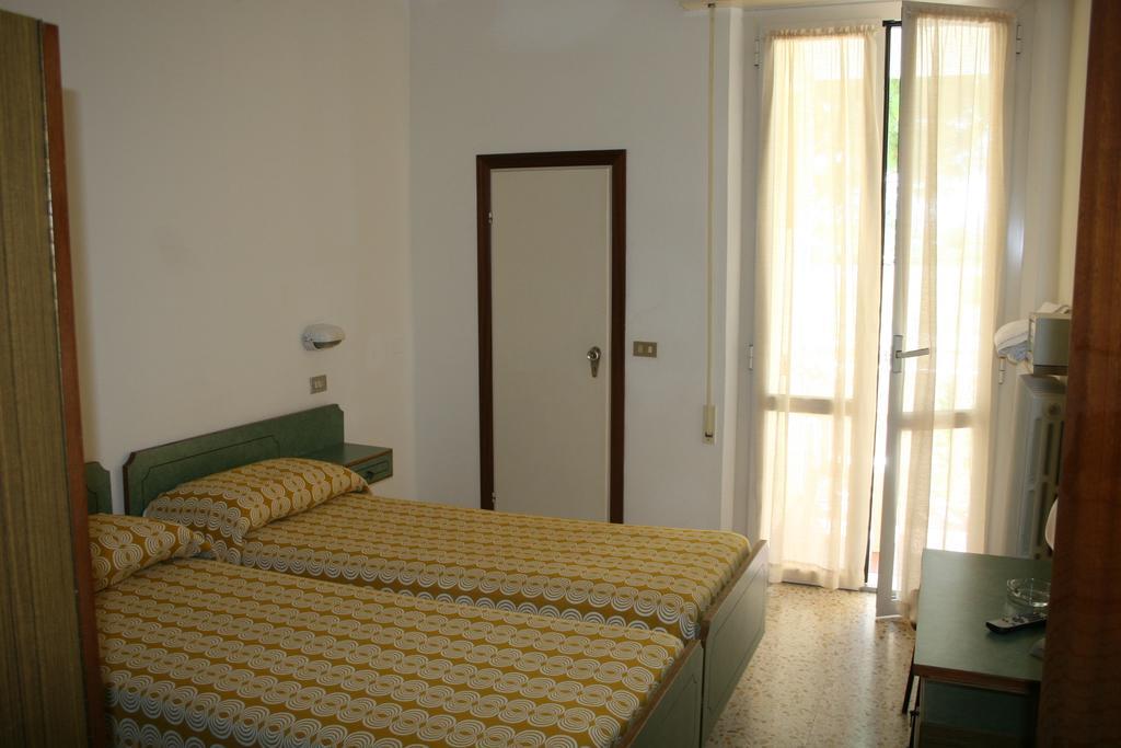 Albergo Da Siro Misano Adriatico Pokoj fotografie