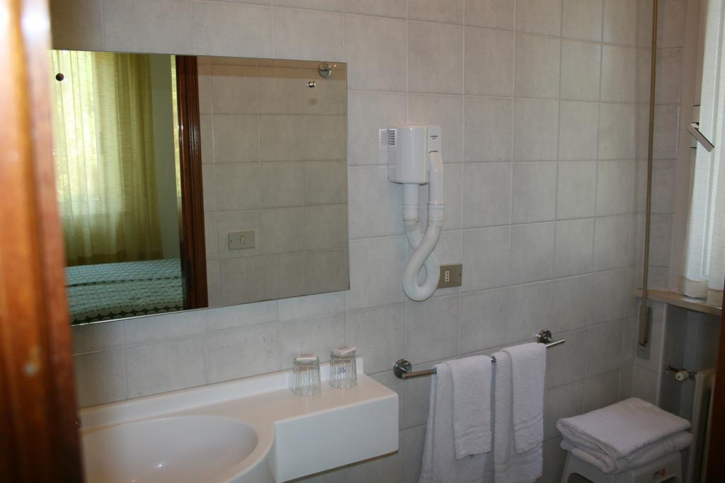 Albergo Da Siro Misano Adriatico Pokoj fotografie