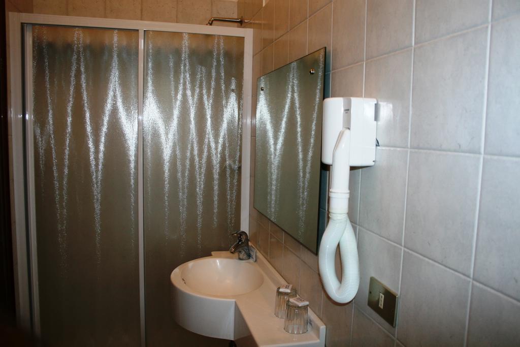 Albergo Da Siro Misano Adriatico Pokoj fotografie