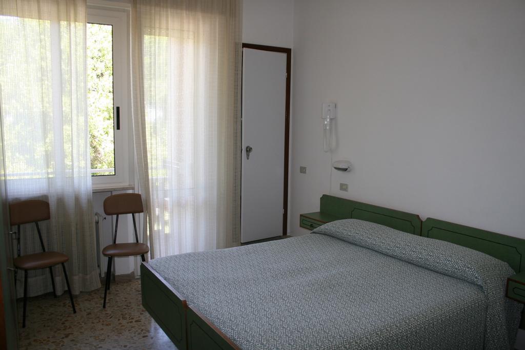 Albergo Da Siro Misano Adriatico Pokoj fotografie